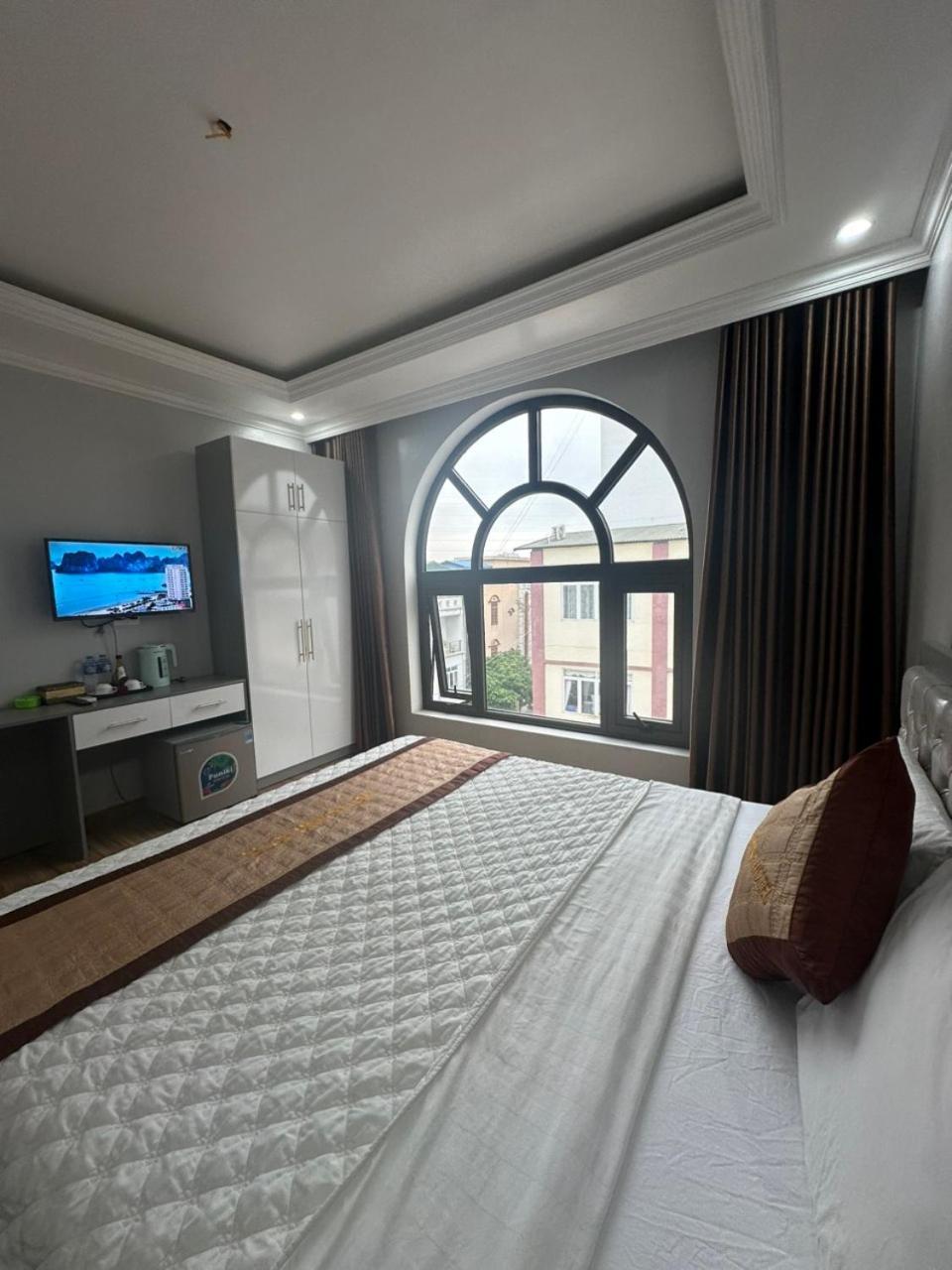 Viet Hoang Hotel Ha Long Exterior foto